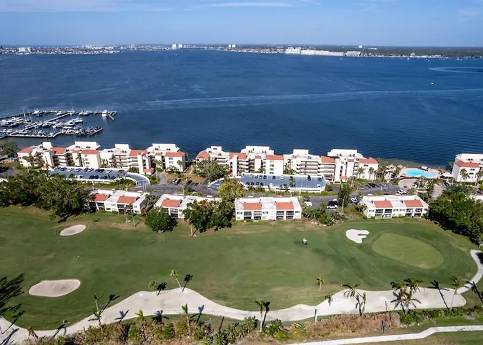 Waterfront Retreat In St. Petersburg Spacious 2-Br Condo With Balcony And Pool